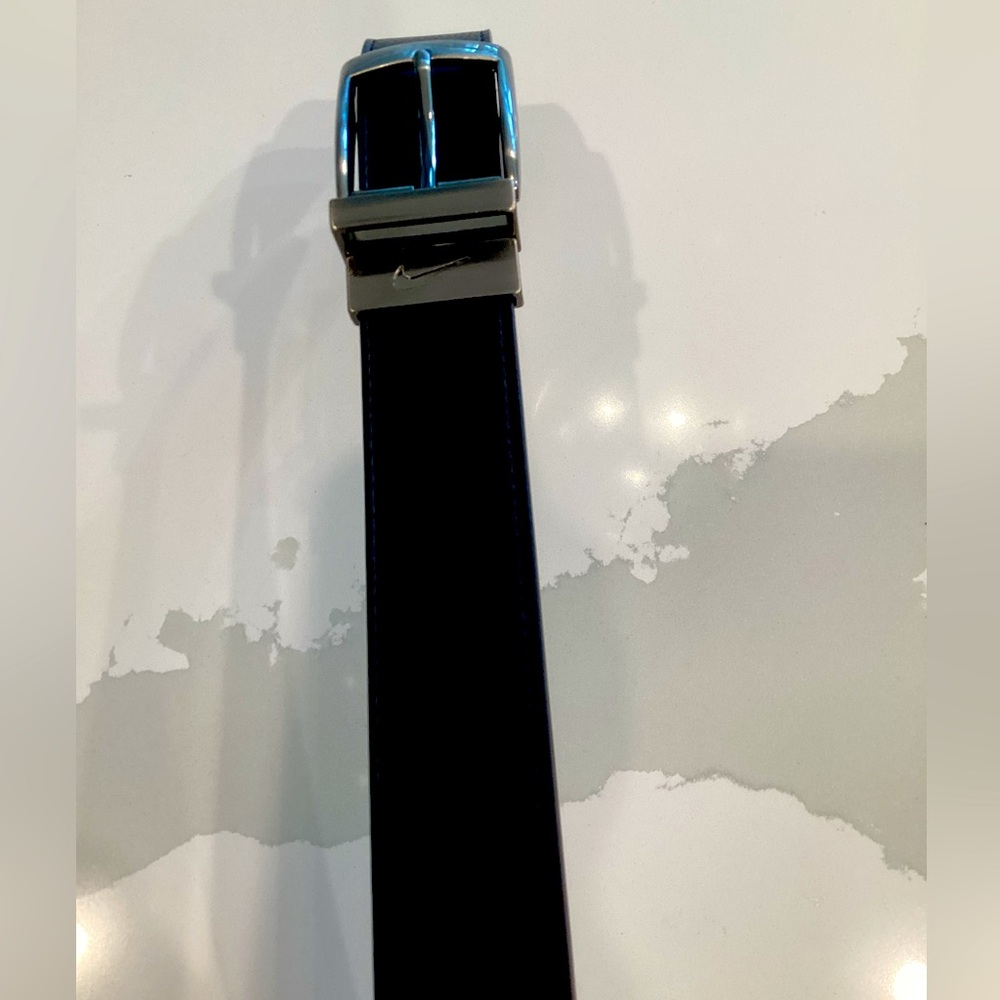 BNWOT’S. Men’s Nike reversible golf belt. Size M (34-36)